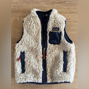 Like new, toddler boy Patagonia vest. Size 12-18 months